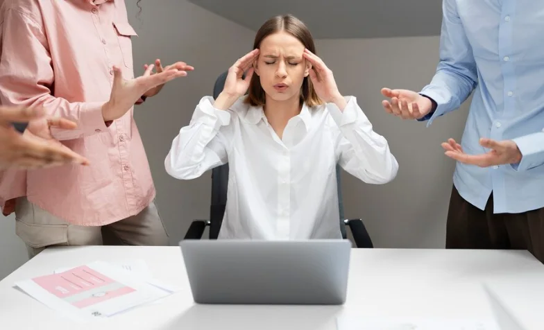 у девушки нервный срыв из-за работы 